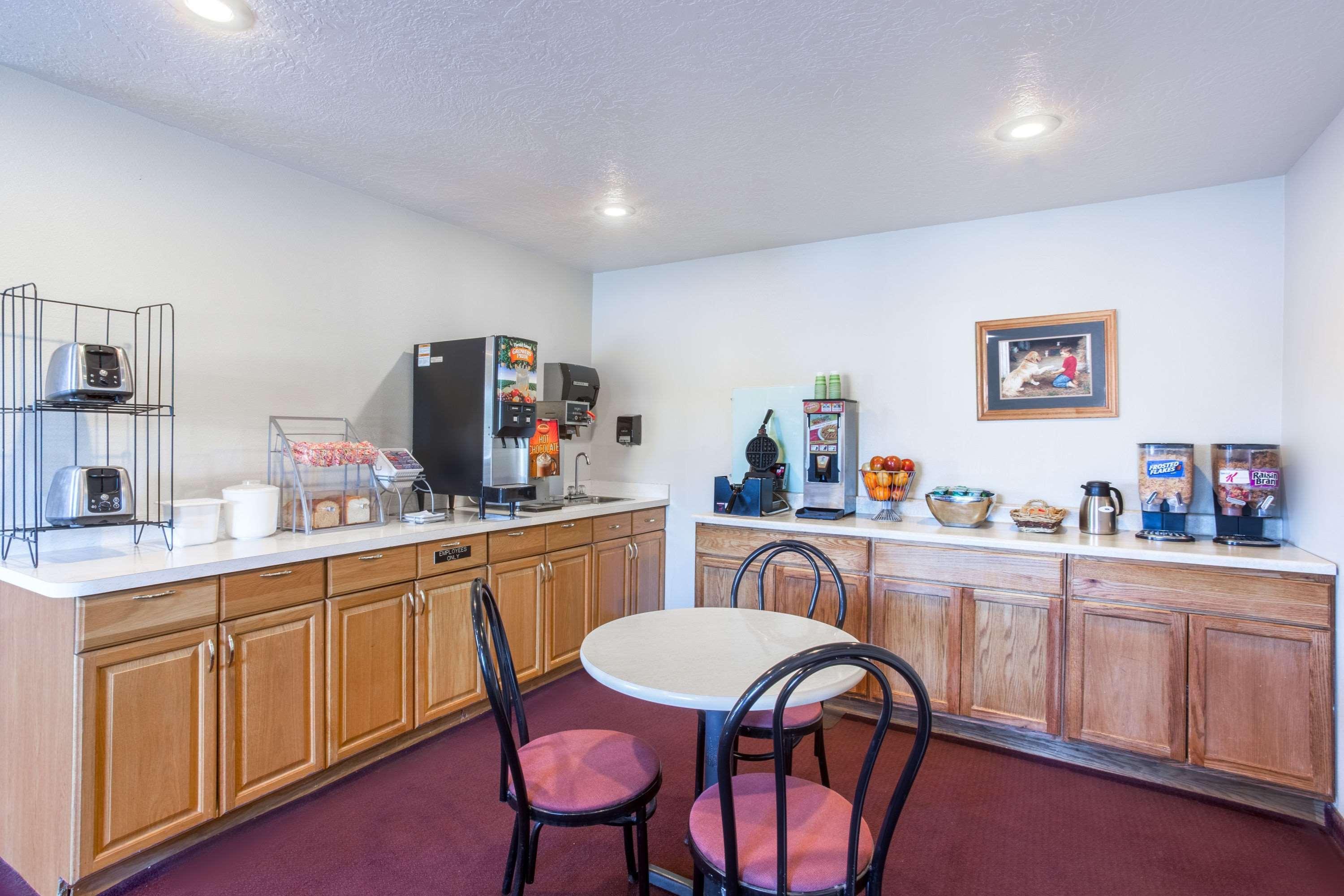 Super 8 By Wyndham Super 8 Blackfoot Extérieur photo